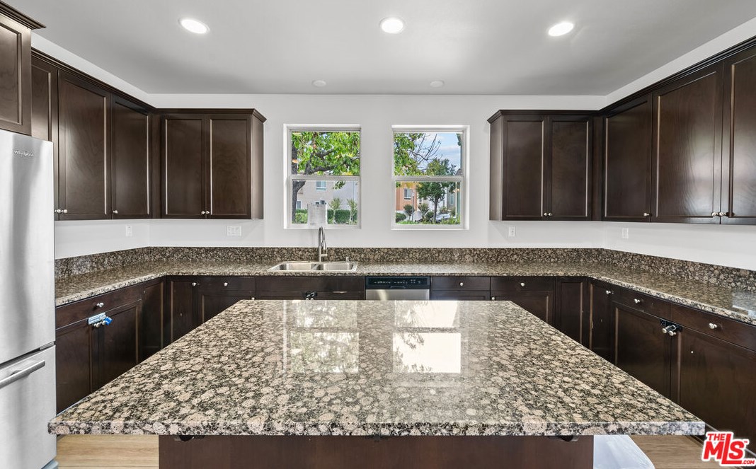 2596 Griffith Ct, Hawthorne CA  90250-1662 exterior