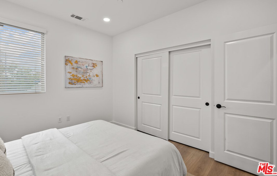 2596 Griffith Ct, Hawthorne CA  90250-1662 exterior