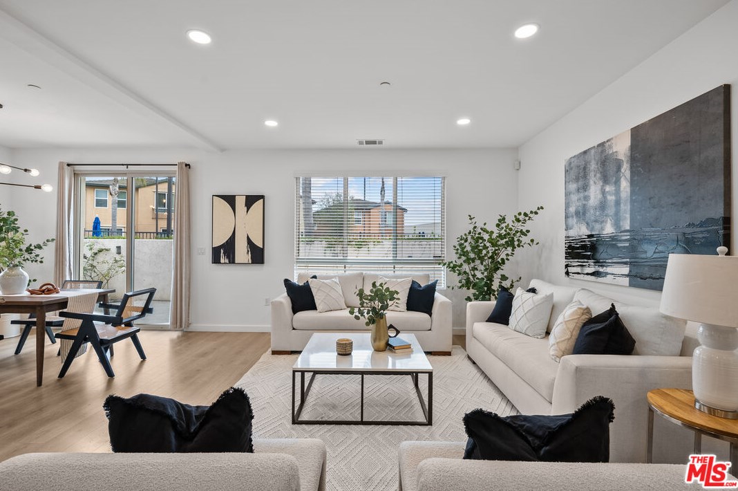 2596 Griffith Ct, Hawthorne CA  90250-1662 exterior