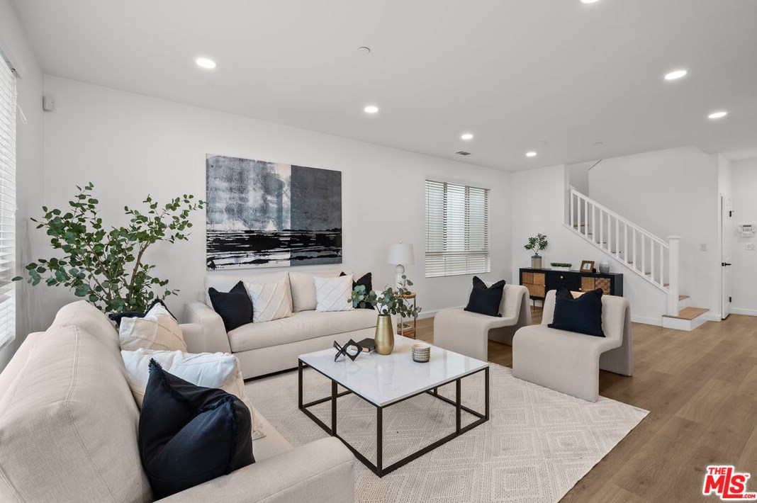 2596 Griffith Ct, Hawthorne CA  90250-1662 exterior