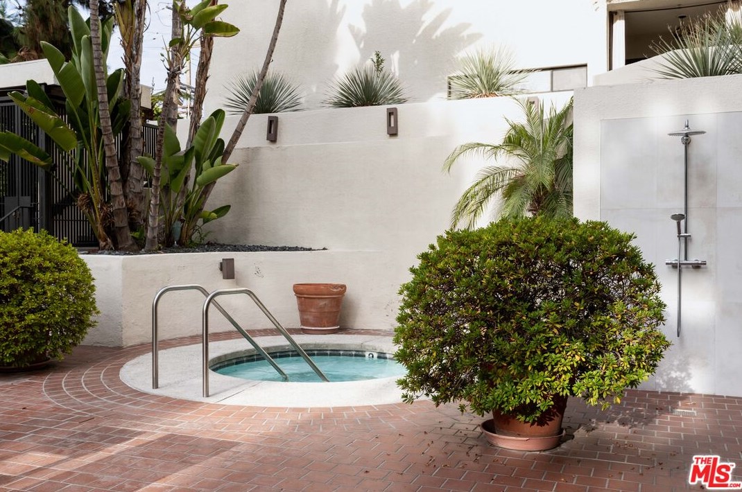8380 Waring Ave, Los Angeles CA  90069-5446 exterior