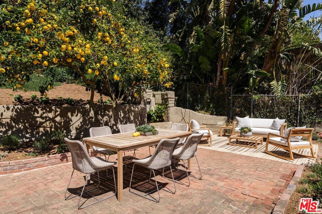 8983 Wonderland Ave, Los Angeles CA  90046-1853 exterior