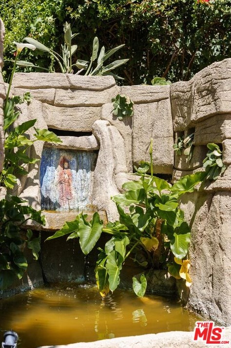 8983 Wonderland Ave, Los Angeles CA  90046-1853 exterior