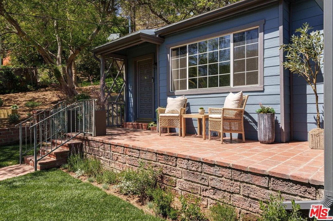 8983 Wonderland Ave, Los Angeles CA  90046-1853 exterior