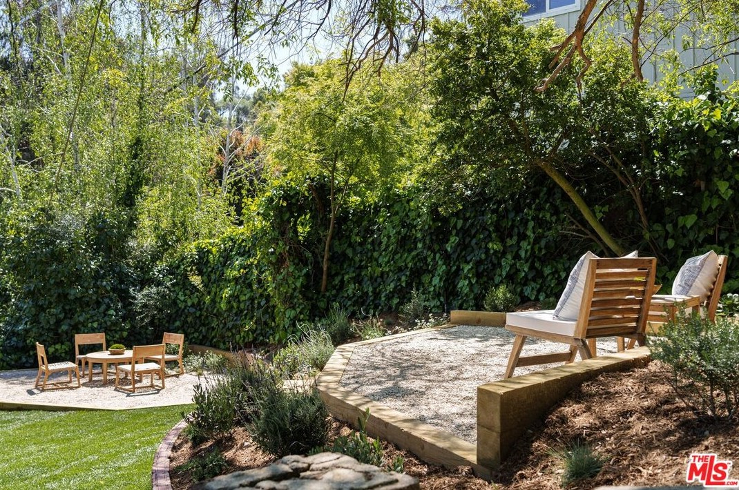 8983 Wonderland Ave, Los Angeles CA  90046-1853 exterior