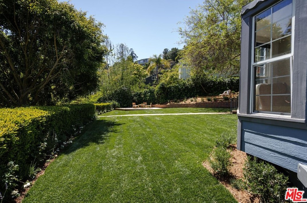 8983 Wonderland Ave, Los Angeles CA  90046-1853 exterior