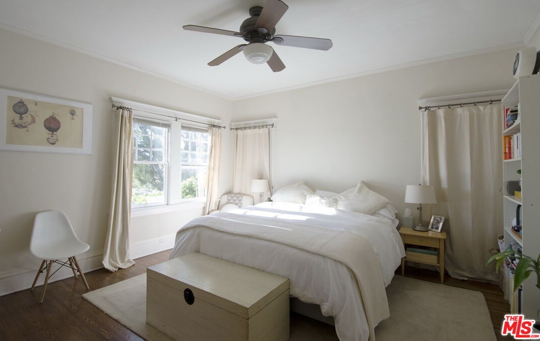 540 Gower St, Los Angeles CA  90004-1302 exterior