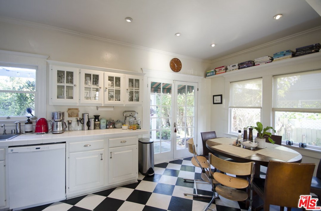 540 Gower St, Los Angeles CA  90004-1302 exterior