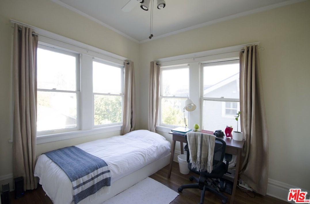 540 Gower St, Los Angeles CA  90004-1302 exterior