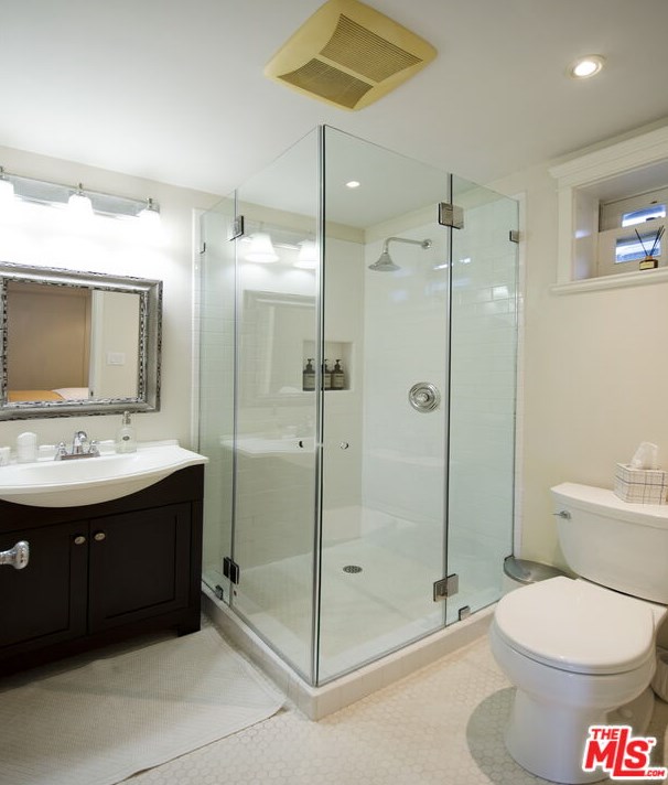 540 Gower St, Los Angeles CA  90004-1302 exterior
