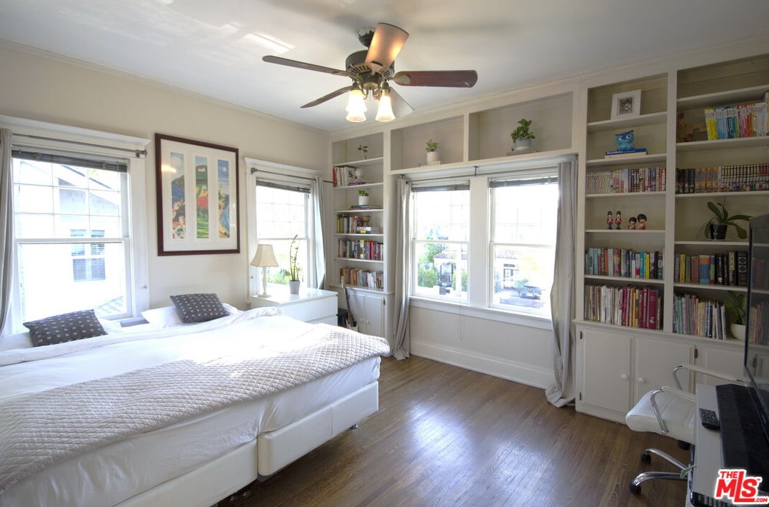 540 Gower St, Los Angeles CA  90004-1302 exterior