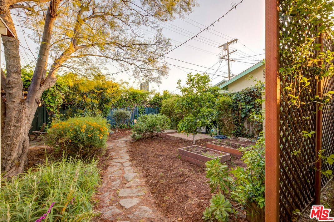 5226 Meridian St, Los Angeles CA  90042-1712 exterior