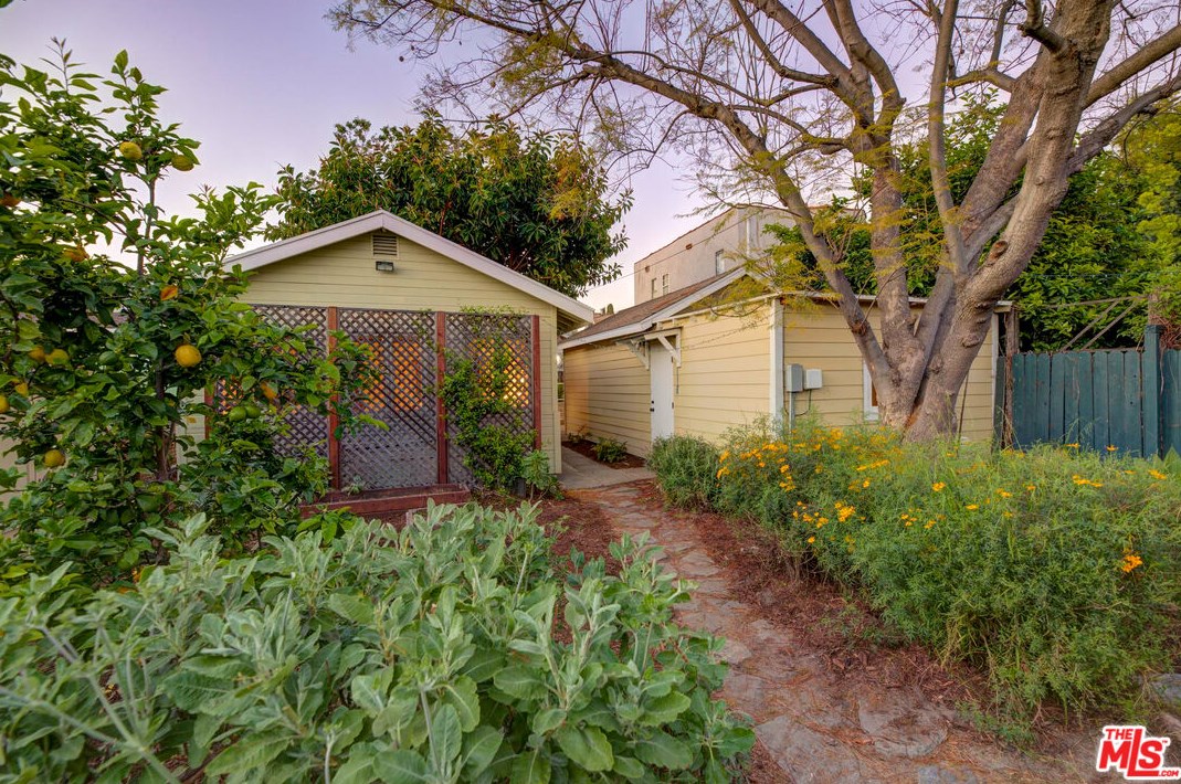 5226 Meridian St, Los Angeles CA  90042-1712 exterior
