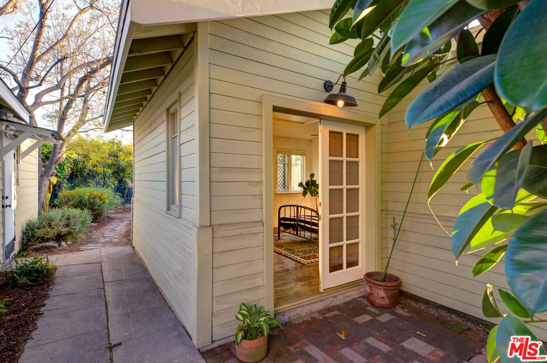 5226 Meridian St, Los Angeles CA  90042-1712 exterior
