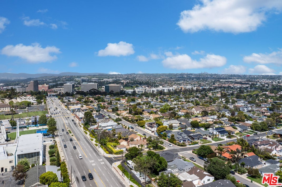 7807 Naylor Ave, Los Angeles CA  90045-2908 exterior