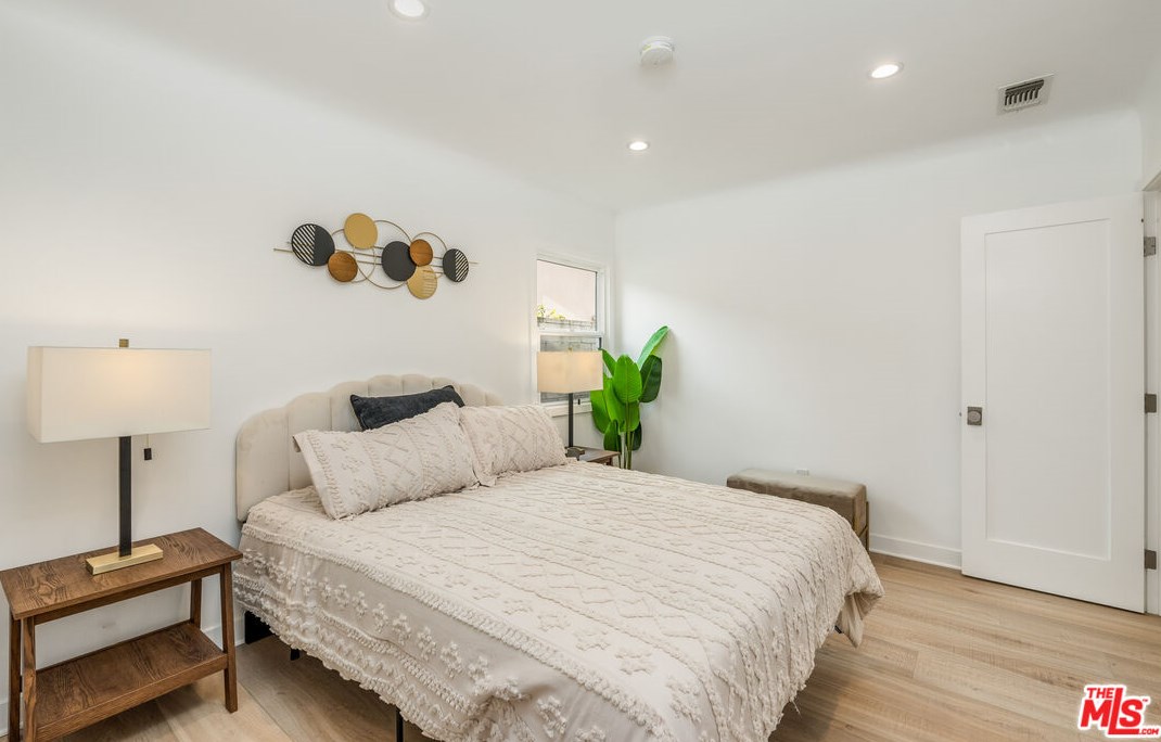 7807 Naylor Ave, Los Angeles CA  90045-2908 exterior