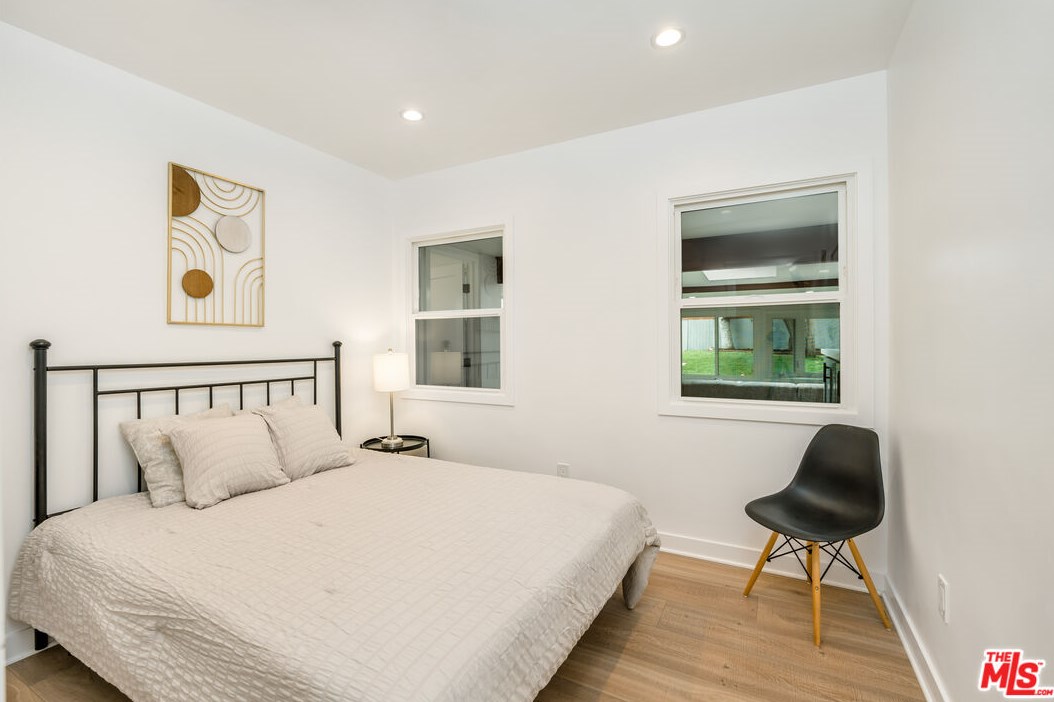 7807 Naylor Ave, Los Angeles CA  90045-2908 exterior