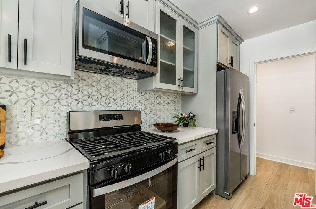 7807 Naylor Ave, Los Angeles CA  90045-2908 exterior