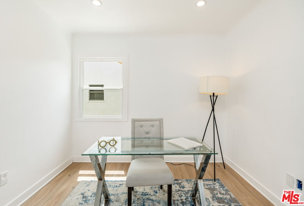 7807 Naylor Ave, Los Angeles CA  90045-2908 exterior