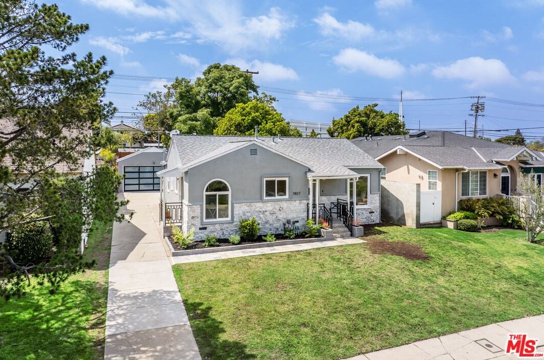7807 Naylor Ave, Los Angeles CA  90045-2908 exterior