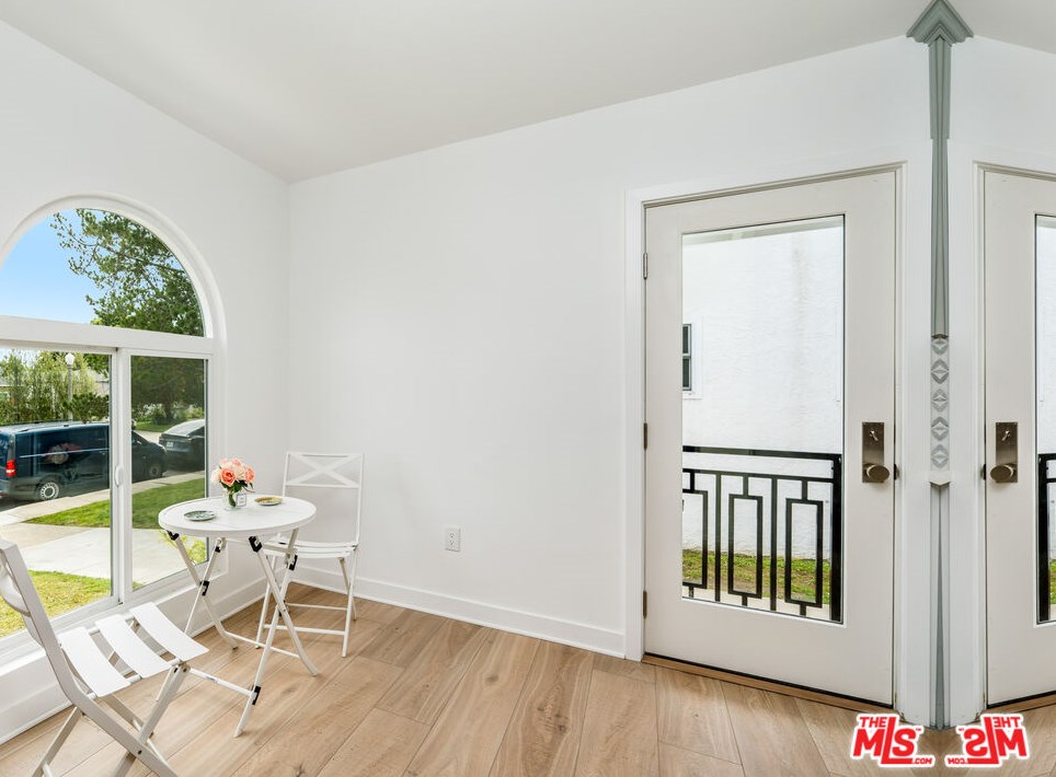 7807 Naylor Ave, Los Angeles CA  90045-2908 exterior