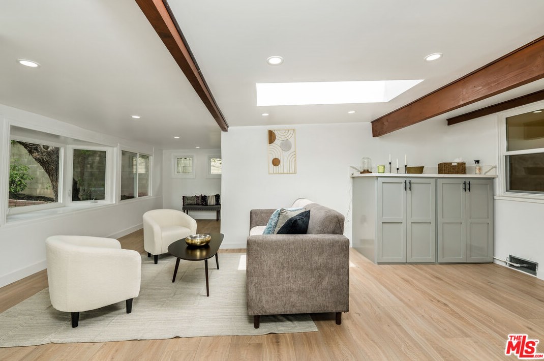 7807 Naylor Ave, Los Angeles CA  90045-2908 exterior