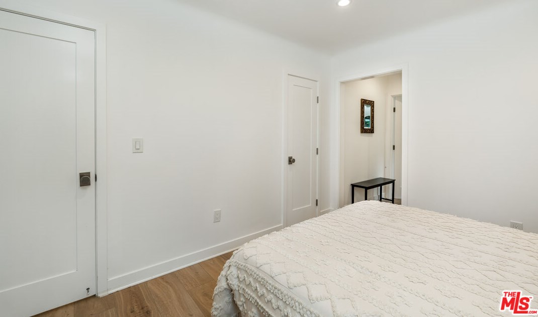 7807 Naylor Ave, Los Angeles CA  90045-2908 exterior
