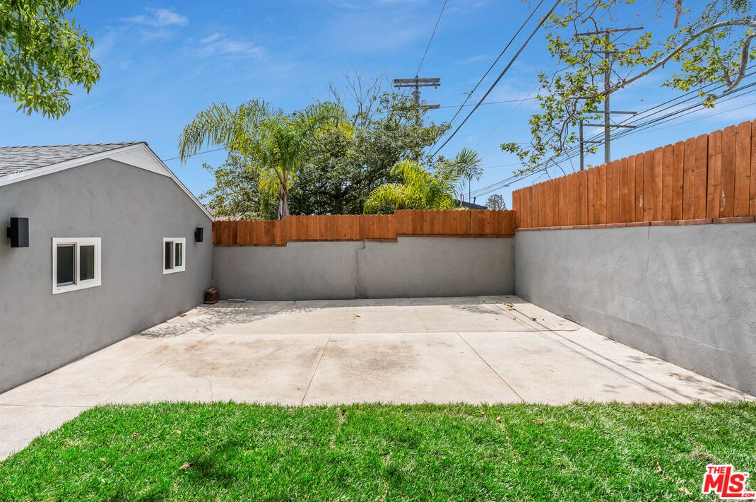 7807 Naylor Ave, Los Angeles CA  90045-2908 exterior