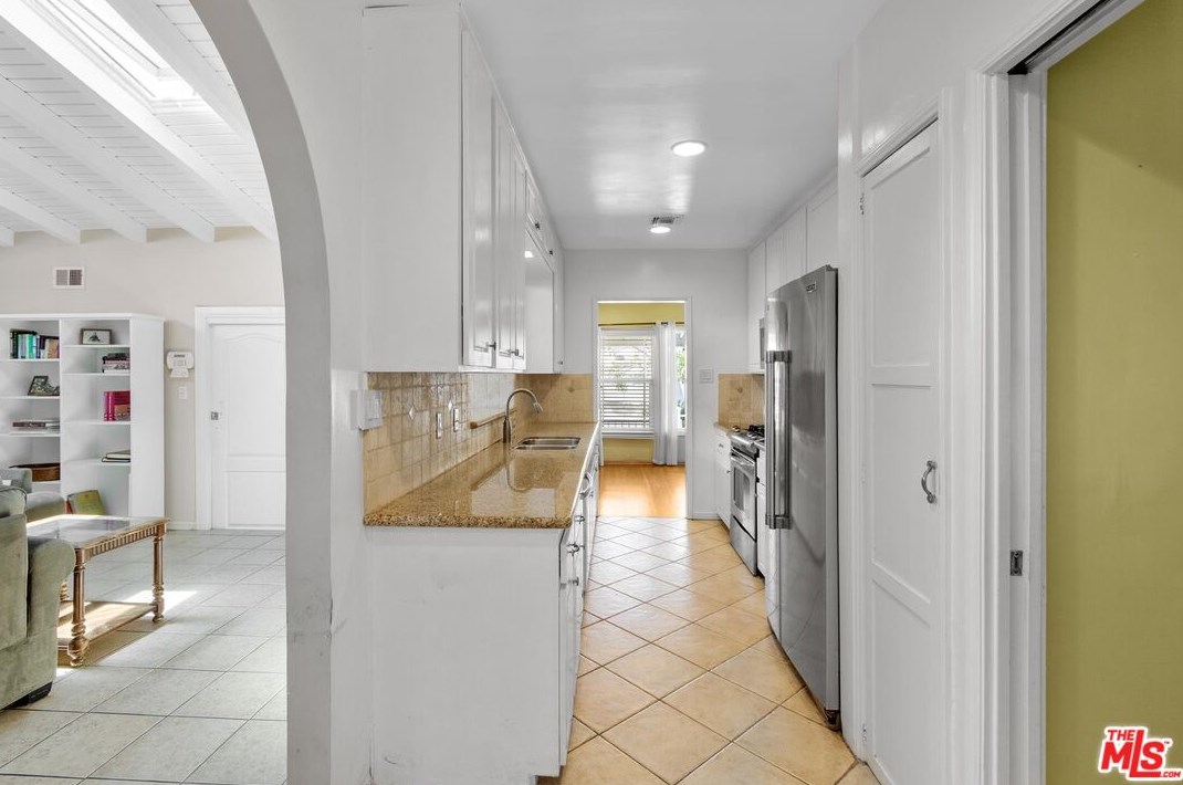 2440 Colby Ave, Los Angeles CA  90064-3004 exterior