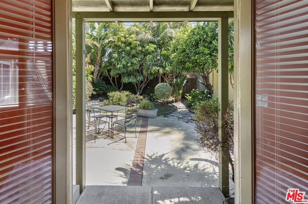 2440 Colby Ave, Los Angeles CA  90064-3004 exterior