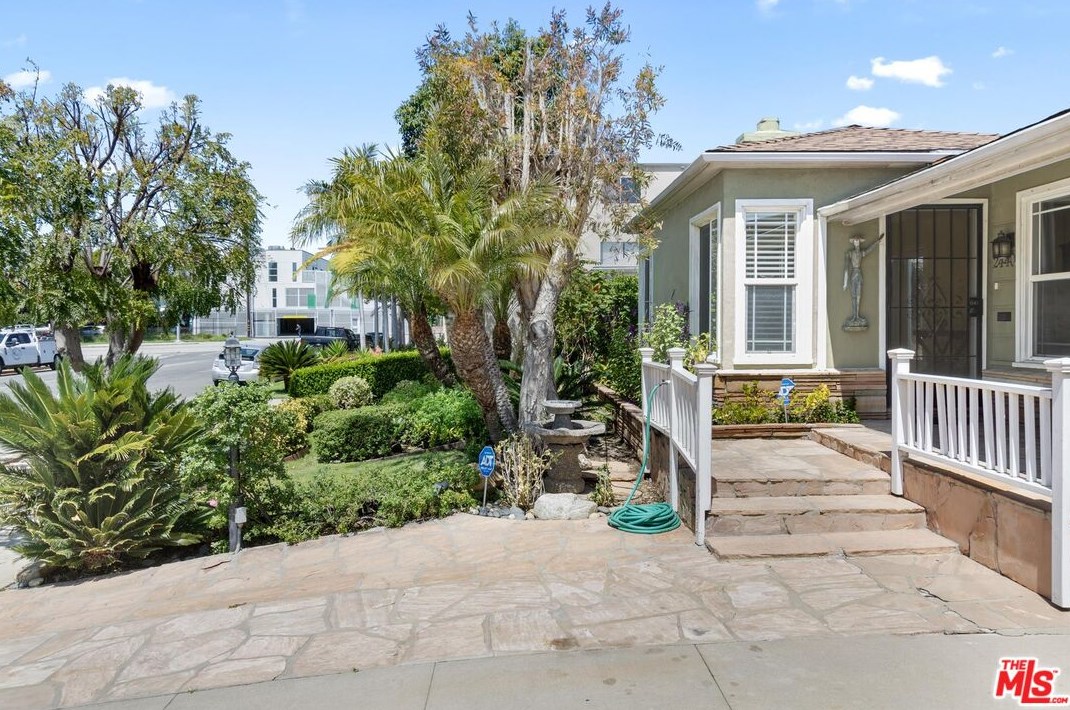 2440 Colby Ave, Los Angeles CA  90064-3004 exterior