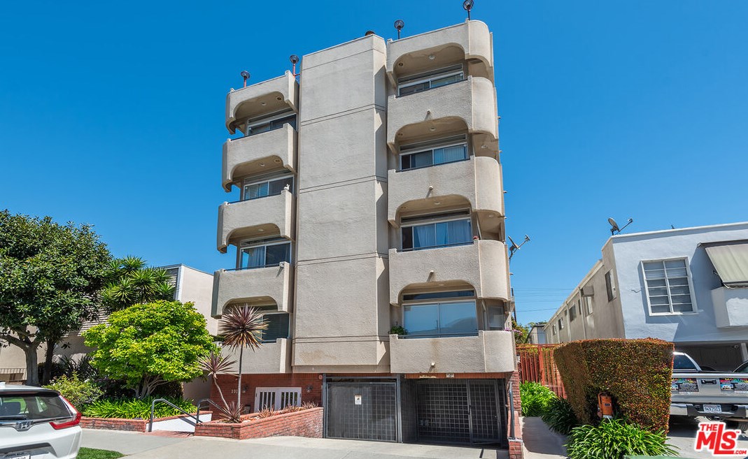1914 Selby Ave, Los Angeles CA  90025-5863 exterior