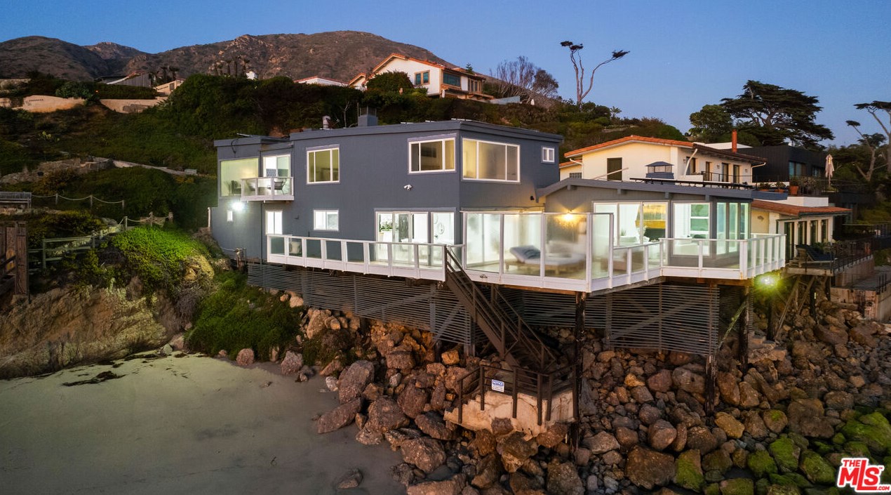 31974 Pacific Coast Hwy, Malibu CA  90265-2506 exterior