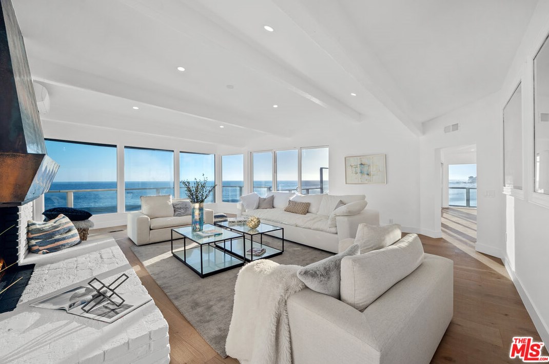 31974 Pacific Coast Hwy, Malibu CA  90265-2506 exterior