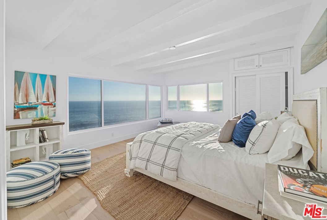 31974 Pacific Coast Hwy, Malibu CA  90265-2506 exterior