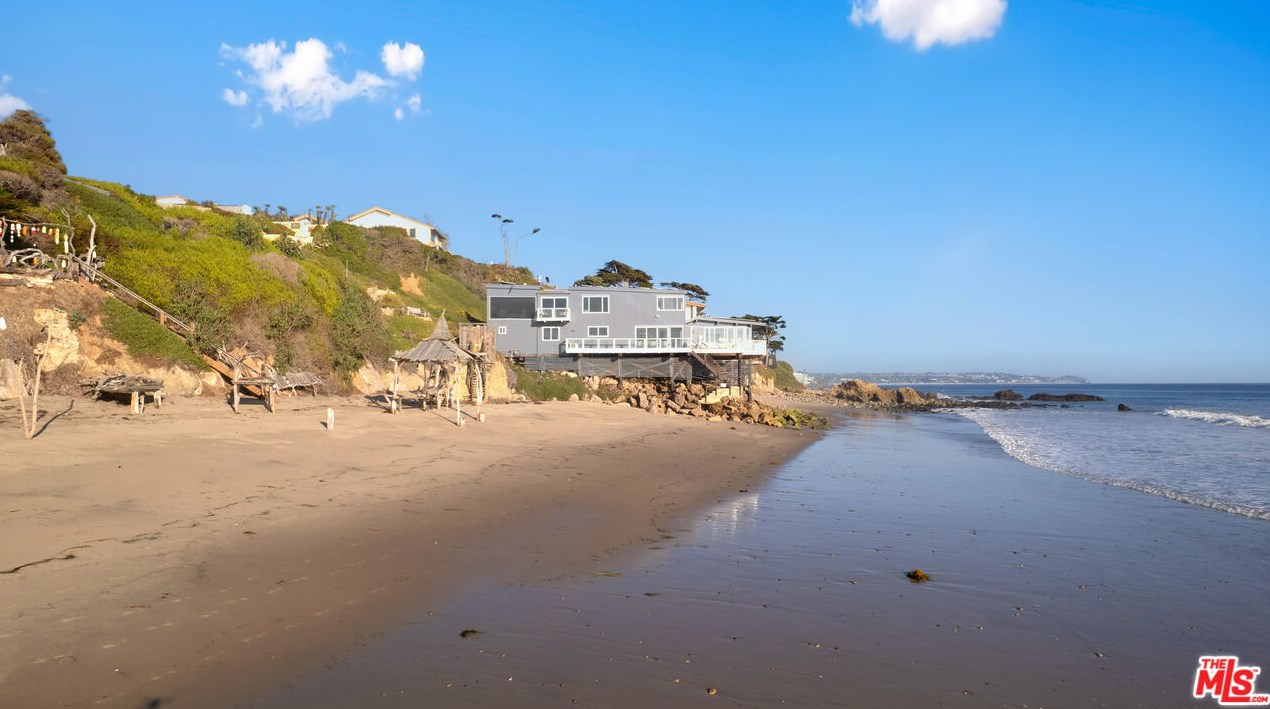 31974 Pacific Coast Hwy, Malibu CA  90265-2506 exterior