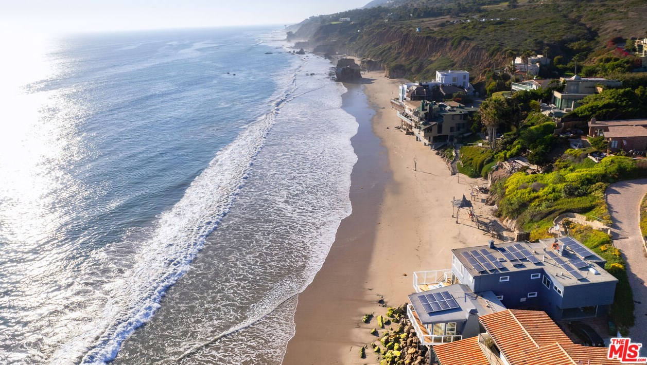31974 Pacific Coast Hwy, Malibu CA  90265-2506 exterior