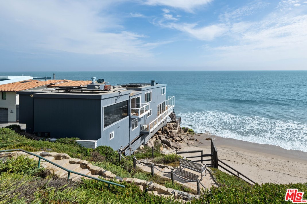 31974 Pacific Coast Hwy, Malibu CA  90265-2506 exterior