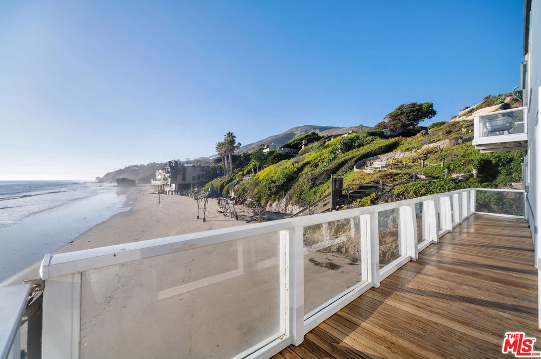 31974 Pacific Coast Hwy, Malibu CA  90265-2506 exterior