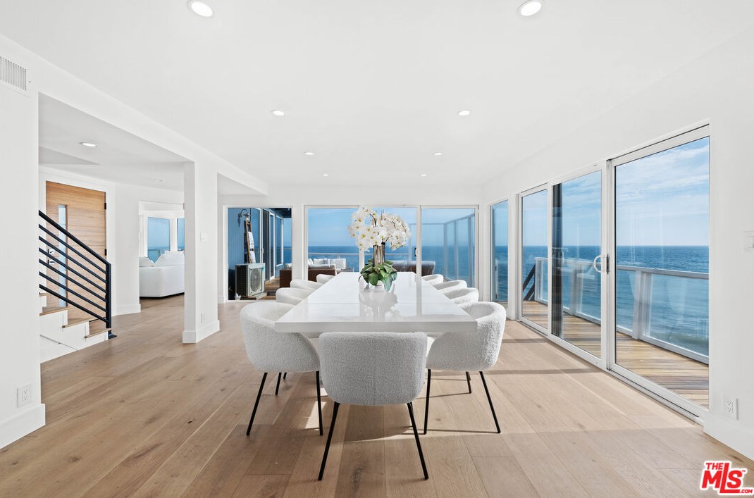 31974 Pacific Coast Hwy, Malibu CA  90265-2506 exterior