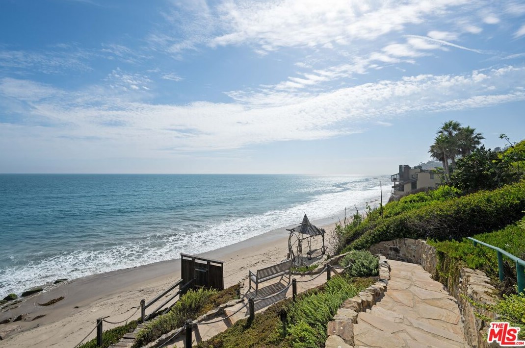 31974 Pacific Coast Hwy, Malibu CA  90265-2506 exterior
