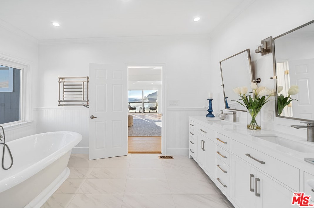 31974 Pacific Coast Hwy, Malibu CA  90265-2506 exterior