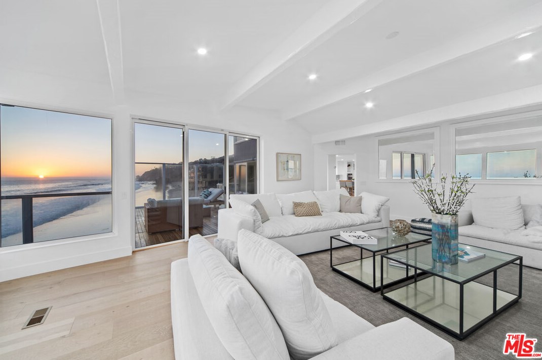 31974 Pacific Coast Hwy, Malibu CA  90265-2506 exterior