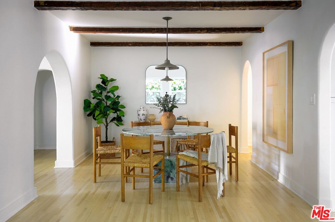 1249 Carmona Ave, Los Angeles CA  90019-2531 exterior