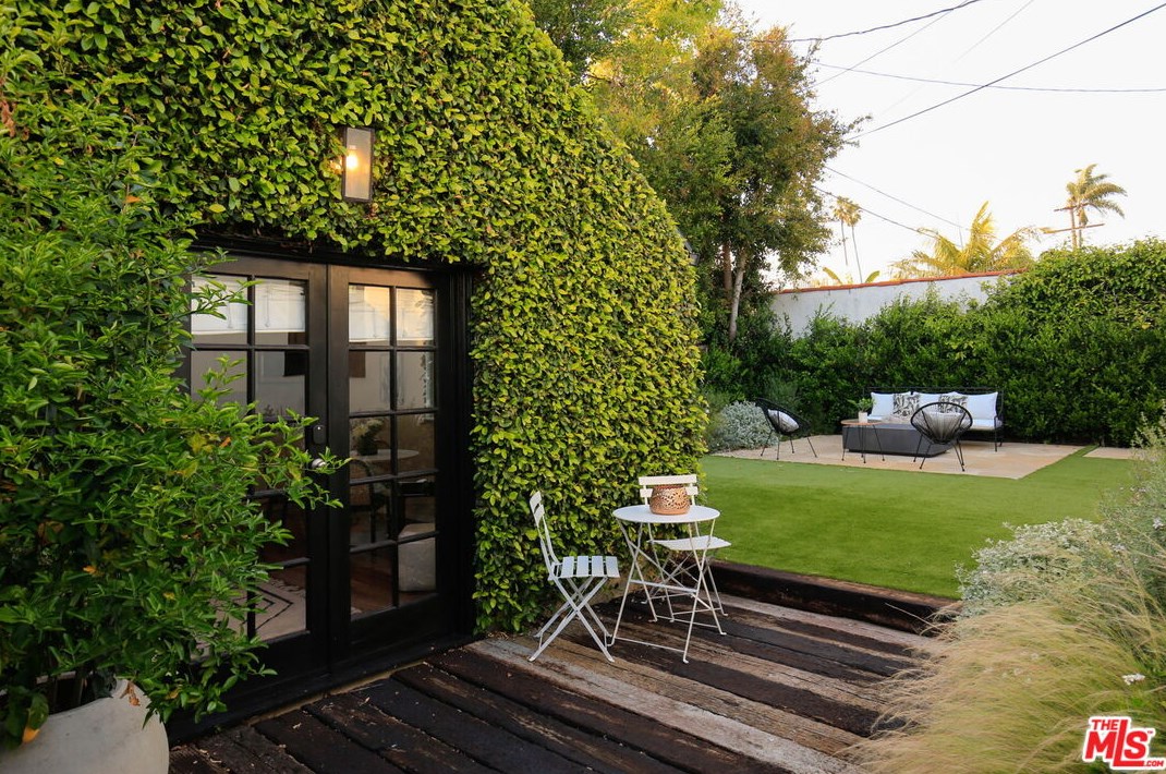 1249 Carmona Ave, Los Angeles CA  90019-2531 exterior