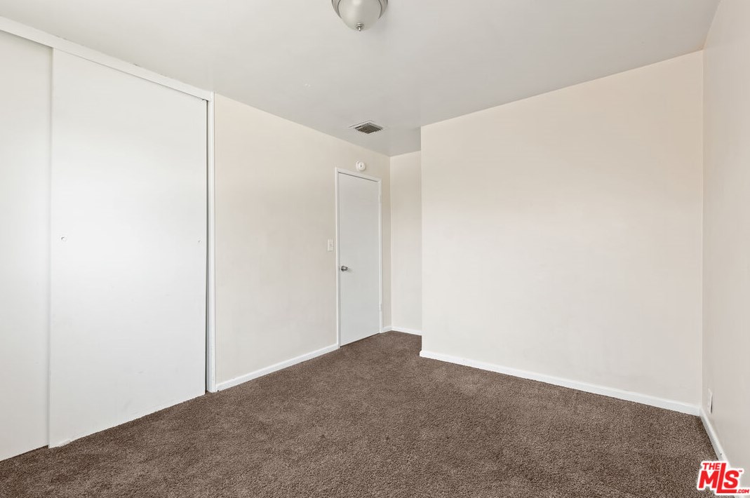 44025 Date Ave, Lancaster CA  93534-4425 exterior