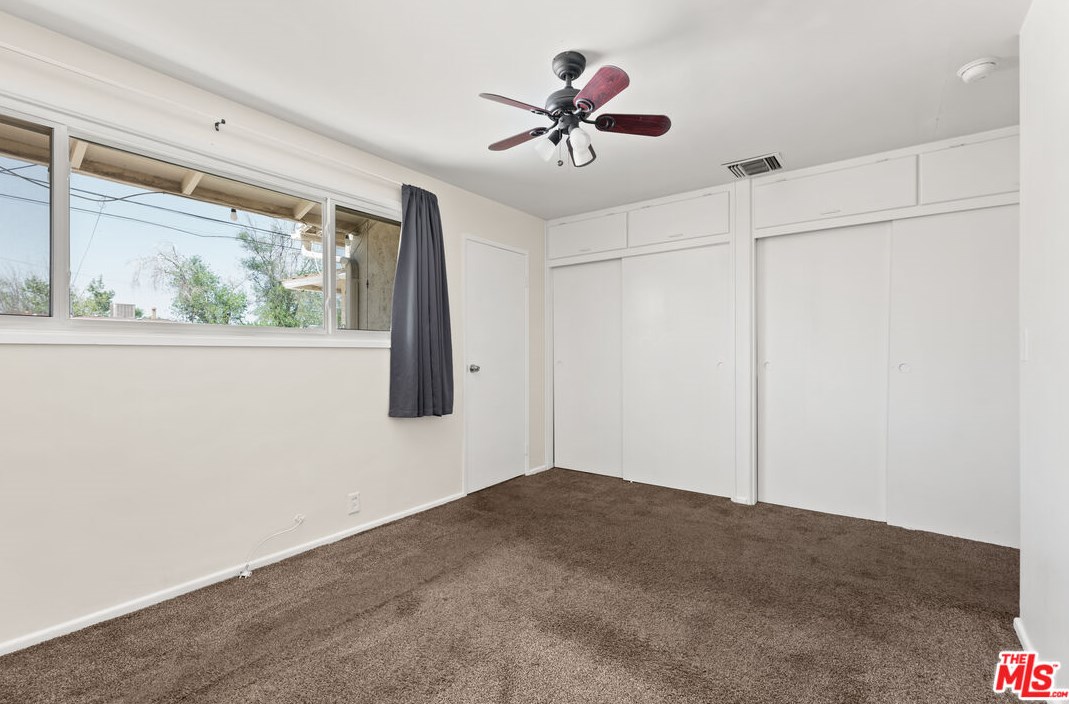 44025 Date Ave, Lancaster CA  93534-4425 exterior