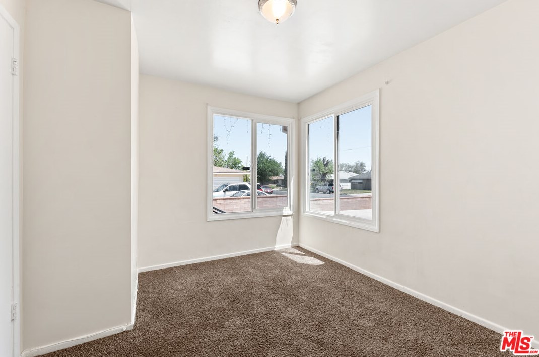 44025 Date Ave, Lancaster CA  93534-4425 exterior