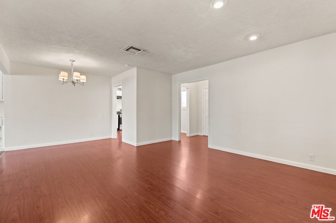 44025 Date Ave, Lancaster CA  93534-4425 exterior