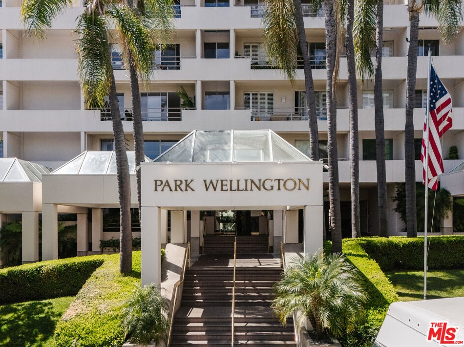 1131 Alta Loma Rd, Los Angeles CA  90069-2459 exterior